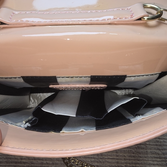 CHARMING CHARLEY PINK PATENT SHINY SMALL BAG RHINESTONE CLASP CLOSURE - Picture 4 of 10